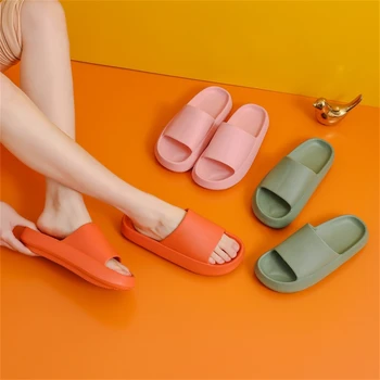 Летние Модные домашние тапочки с толстой подошвой для ванной, сандалии для пары мужчин и женщин, Удобная дышащая обувь