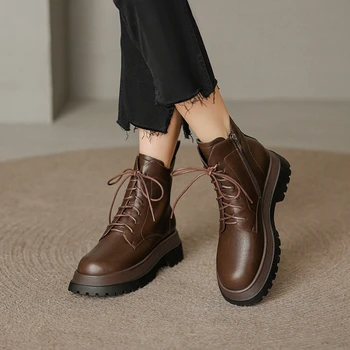 Новые Осенние ботинки, женские ботинки из спилка с круглым носком на платформе, повседневные зимние ботинки на толстом массивном каблуке, черные ботильоны для женщин